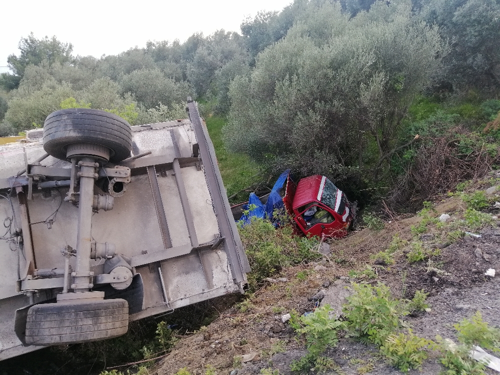 Çanakkale’de kamyon ile kamyonet çarpıştı: 6 yaralı