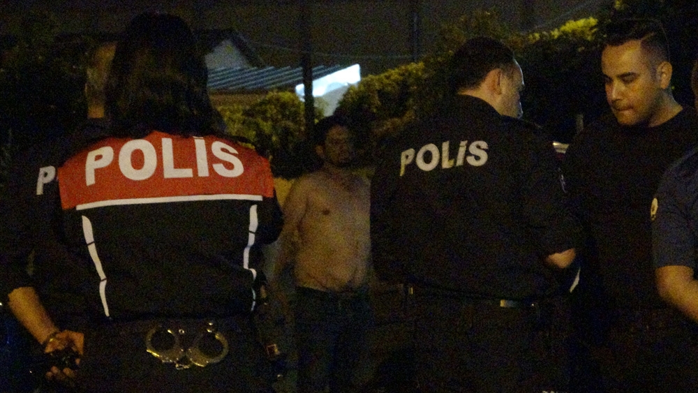 Canına kıymak isteyen şahsı polis uzun uğraşlar sonucu ikna etti
