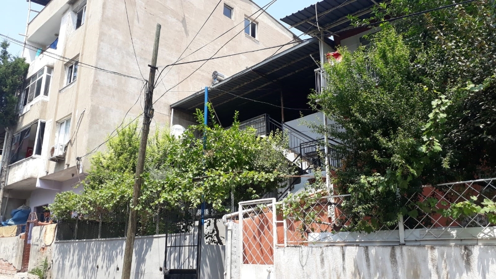 Çatıdan düşen şahıs ağır yaralandı