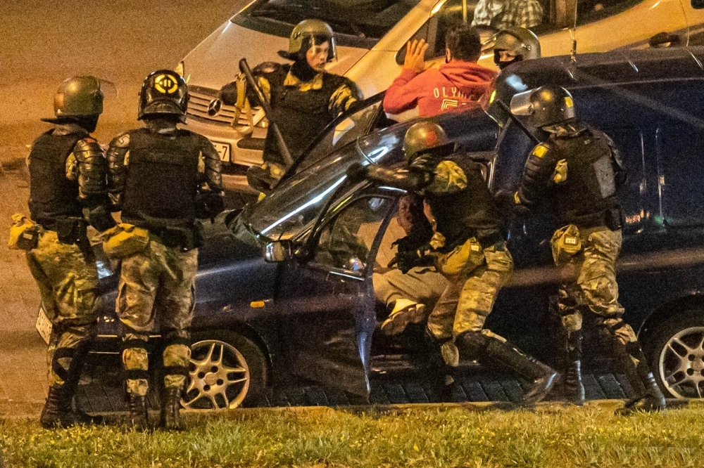 Çatışmaların devam ettiği Belarus’ta çok sayıda kişi gözaltına alındı