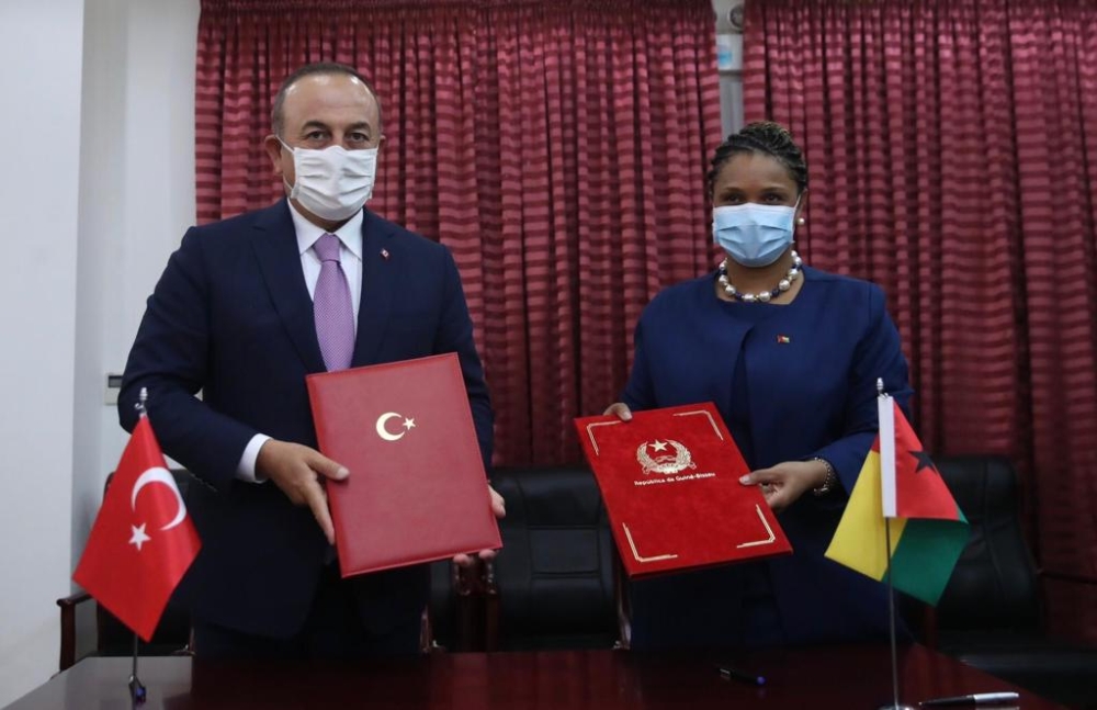 Çavuşoğlu, Gine Bissau Dışişleri Bakanı Barbosa ile bir araya geldi