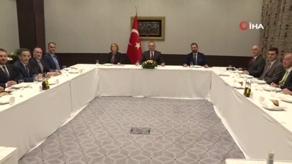 Çavuşoğlu, Karadağ’da Türk iş adamlarıyla görüştü