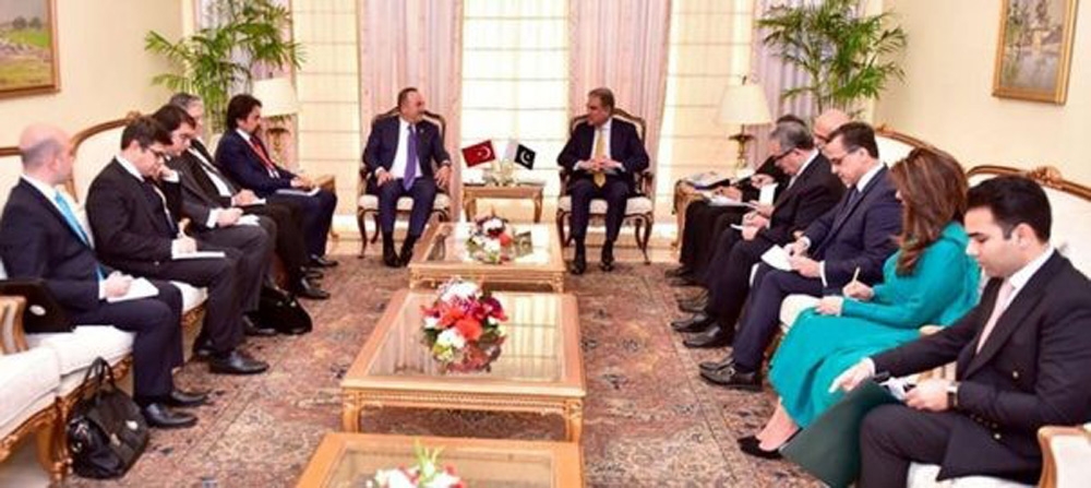 Çavuşoğlu, Pakistanlı mevkidaşı ile Keşmir’i konuştu