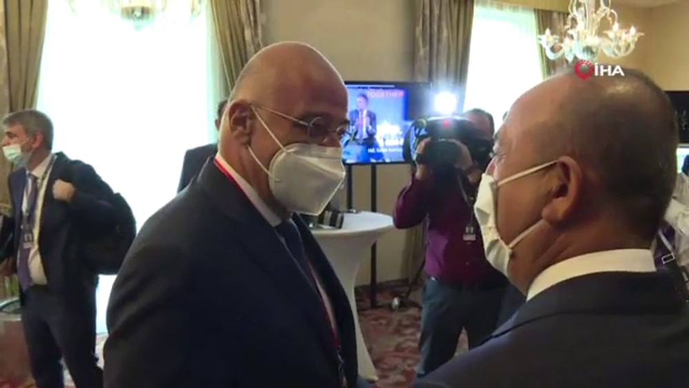 Çavuşoğlu ve Yunan mevkidaşı Dendias ayaküstü görüştü