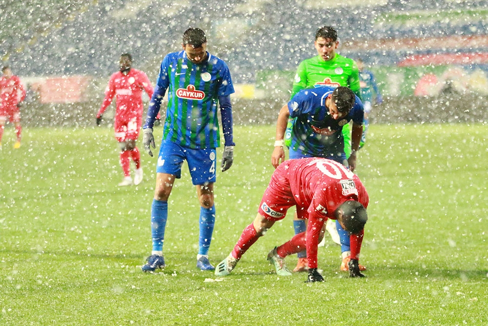 Çaykur Rizespor evinde karşılaştığı Gaziantep FK’yı 3-0 mağlup etti