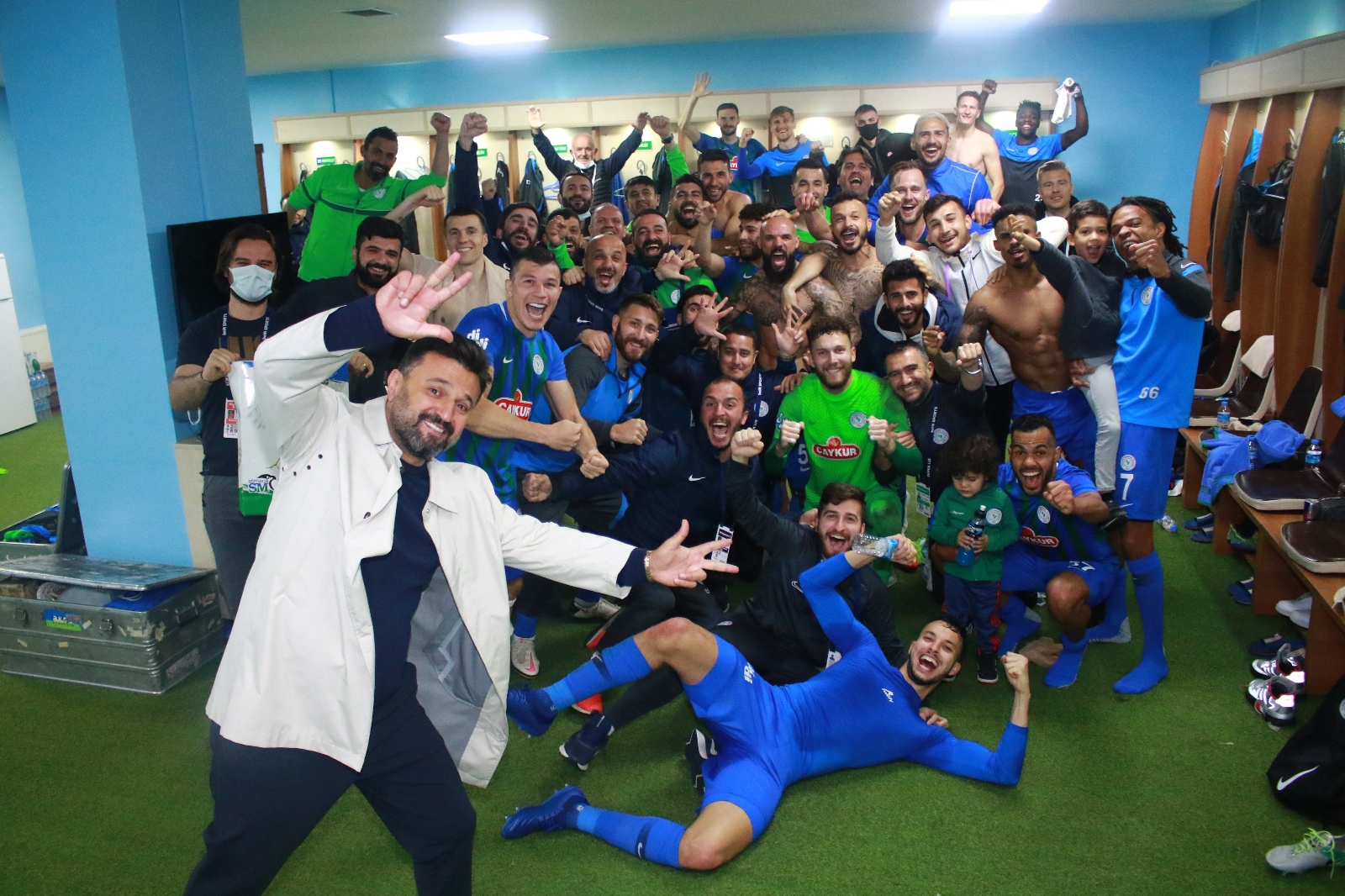 Çaykur Rizespor galibiyet pozunu ’İtinayla plaka yazılır: 53’ diyerek paylaştı