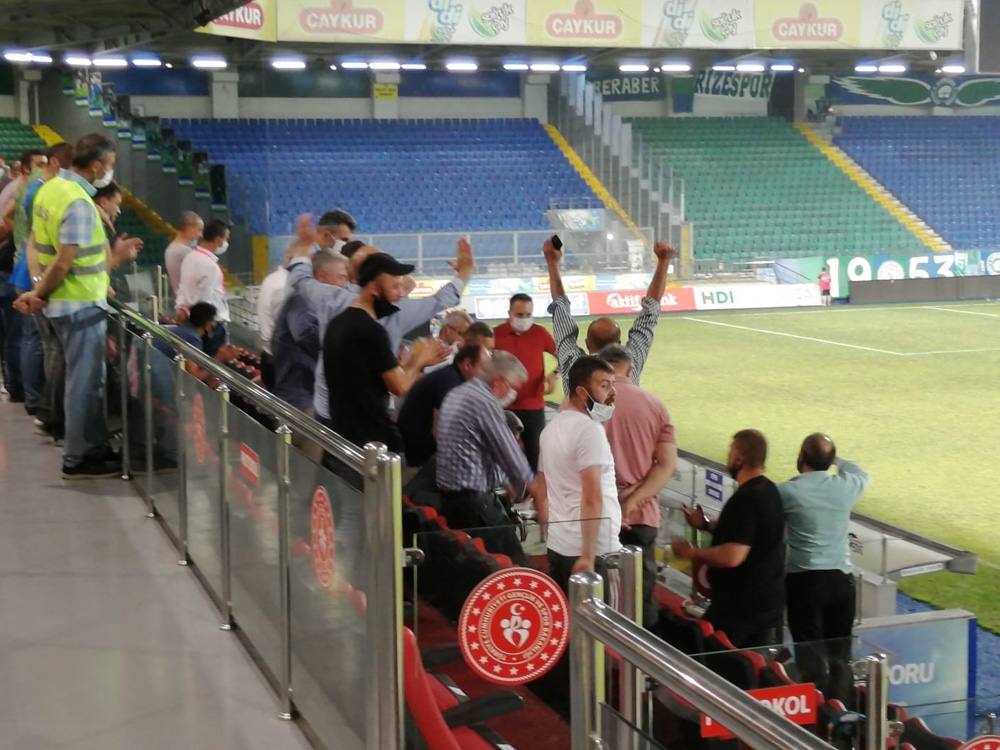 Çaykur Rizespor protokolünde Medipol Başakşehir sevinci