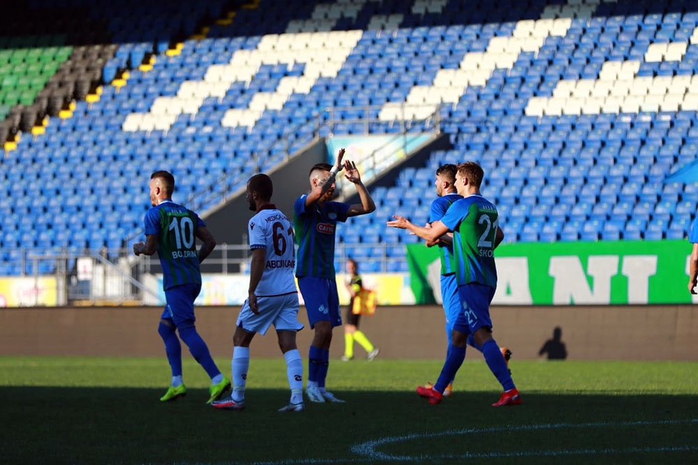 Çaykur Rizespor, Trabzonspor’a 4-3 mağlup oldu