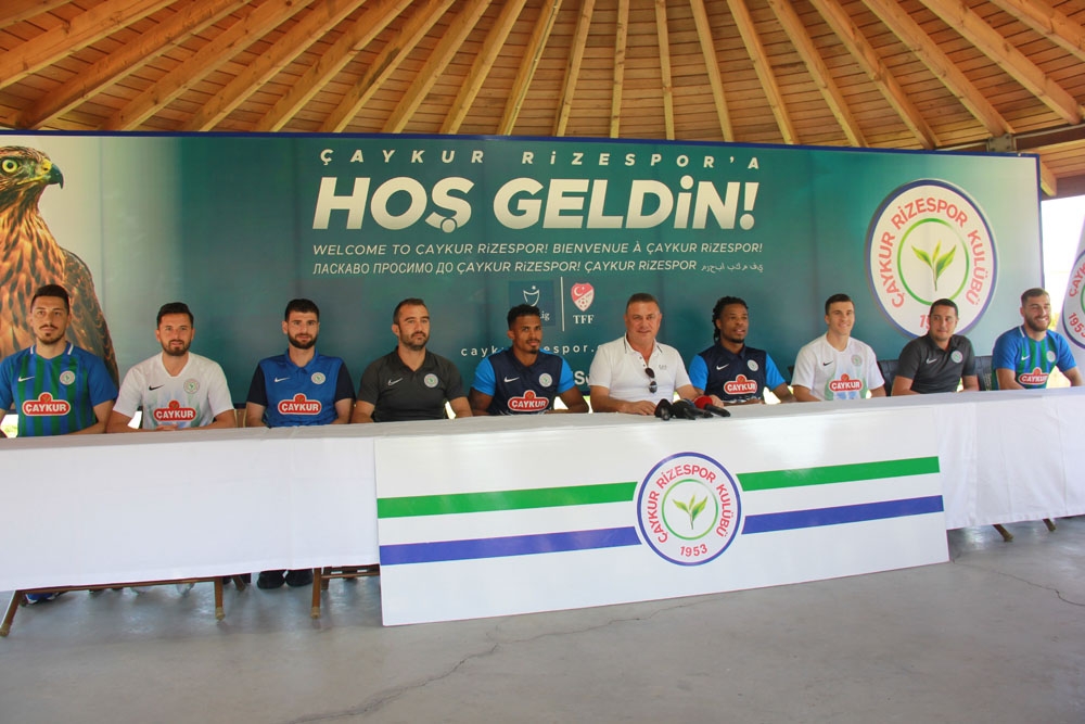 Çaykur Rizespor yeni transferlerini tanıttı