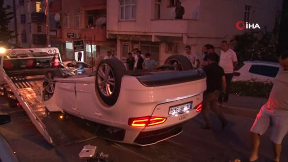 Çekici kaza yapan otomobili böyle götürdü