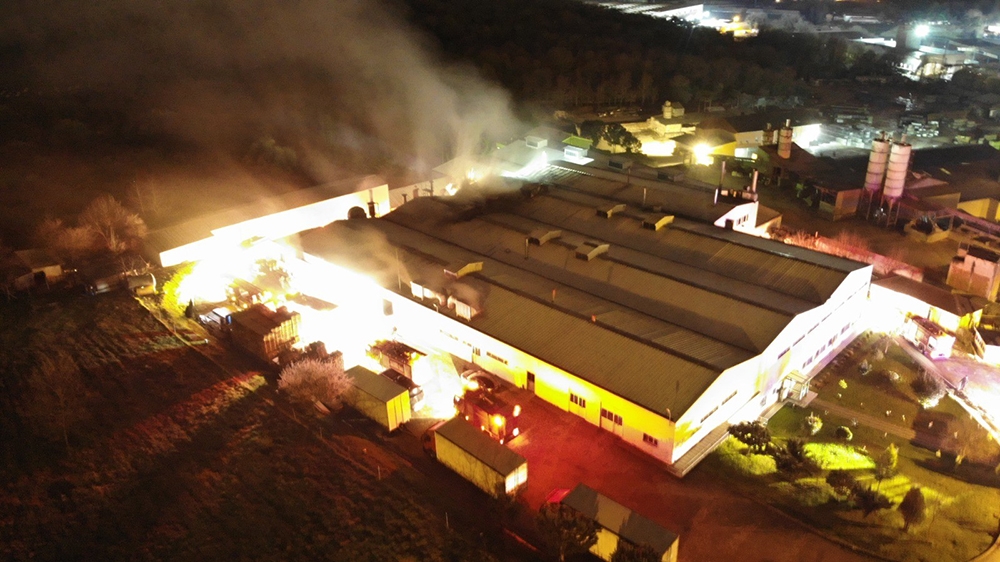 Çekmeköy’de korkutan fabrika yangını