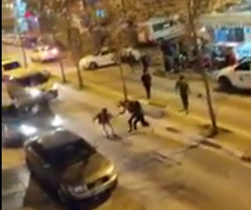 Çekmeköy’de ortalığın savaş alanına döndüğü kavga kamerada