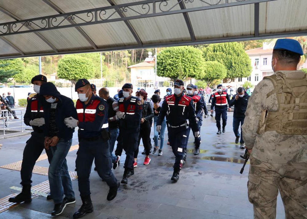 Çelik Kafes operasyonunda yakalanan şüpheliler adliyeye sevk edildi
