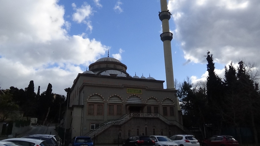Cemaatle namaza ara verildi, vatandaşlar namazlarını evde kıldı