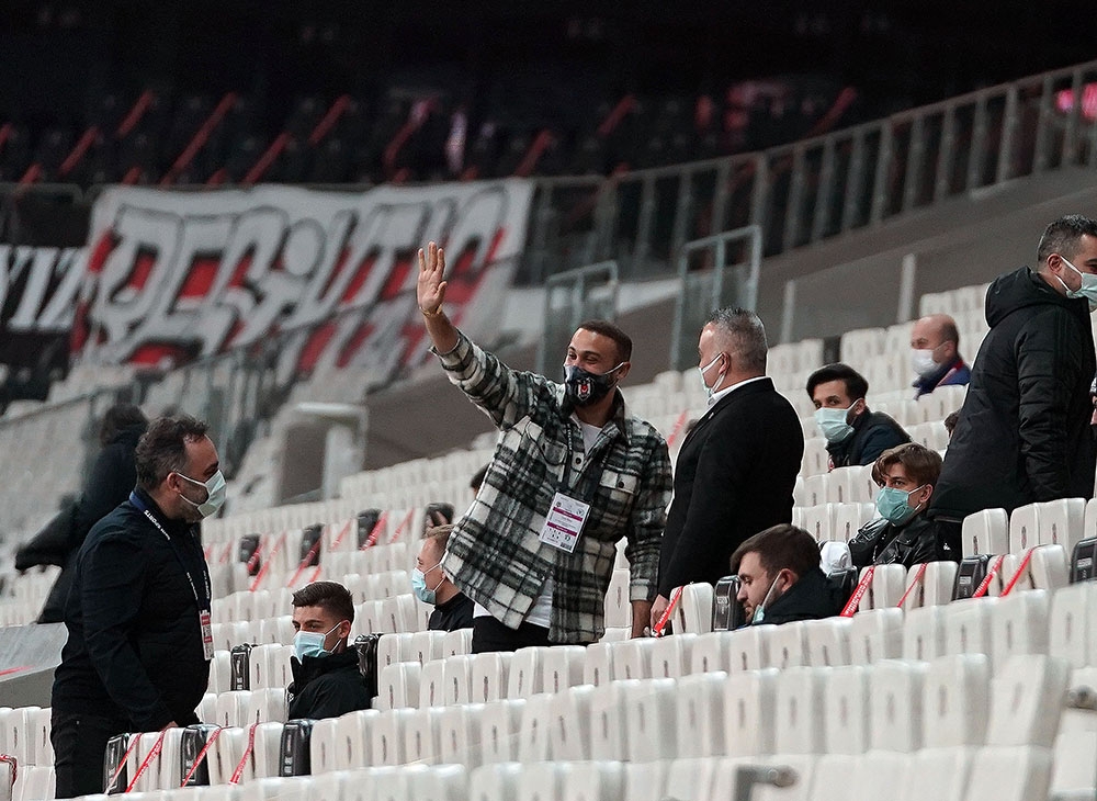Cenk Tosun maçı tribünden takip etti