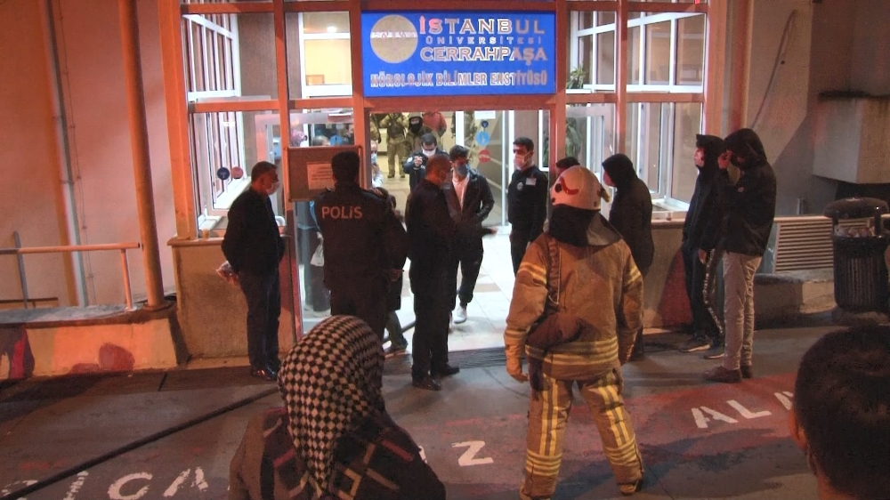 Cerrahpaşa Tıp Fakültesi Hastanesin’de korkutan yangın hastaları paniğe sevk etti