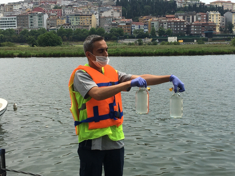 Çevre Bakanlığı ekipleri Haliç’ten numune aldı