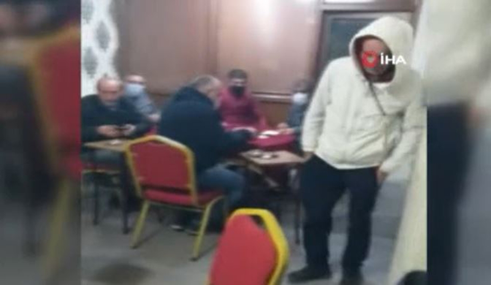 Ceza yediklerini öğrenince son ana kadar kumar oynamaya devam ettiler