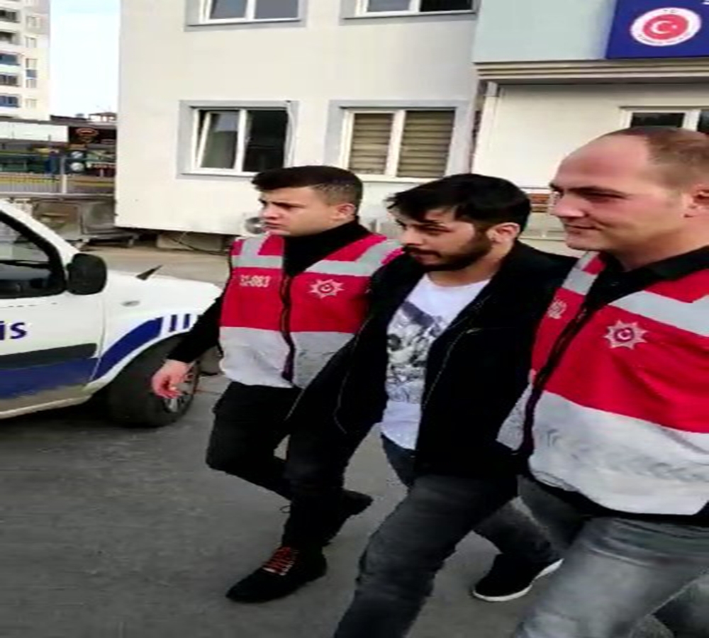 Cezaevi Firarisinin İkiz Kardeş Oyununu Polis Bozdu