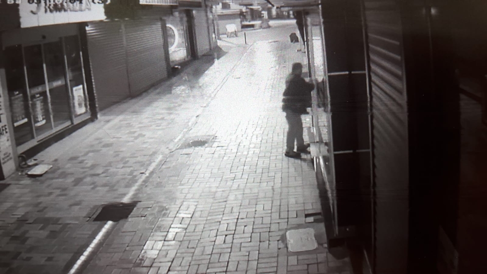 Cezai elhliyeti olamayan kişi 3 dükkana girerek hırsızlık yaptı