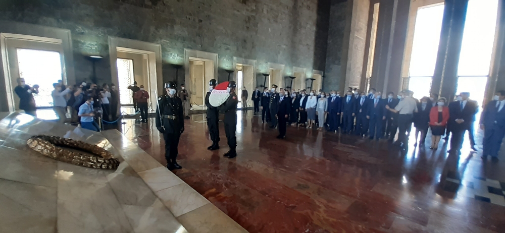 CHP, 97. kuruluş yıl dönümünde Anıtkabir’i ziyaret etti