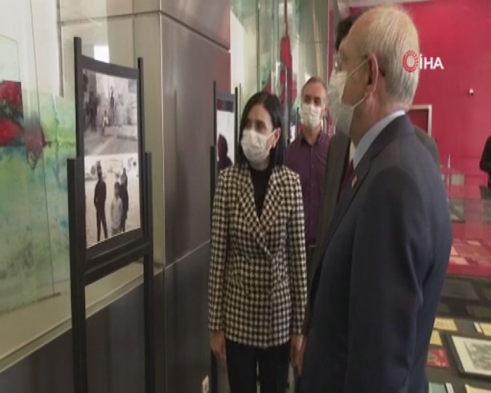 CHP Genel Başkanı Kılıçdaroğlu, Bedirhan Nazif Arı’nın fotoğraf sergisini gezdi