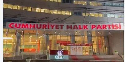 CHP Genel Merkezi'nde ışık açıp kapama eylemi