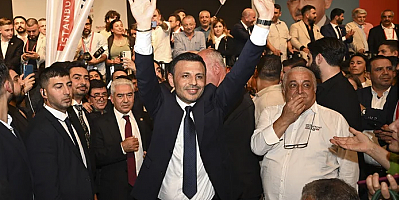 CHP İstanbul İl Başkanlığı'nı Özgür Çelik kazandı