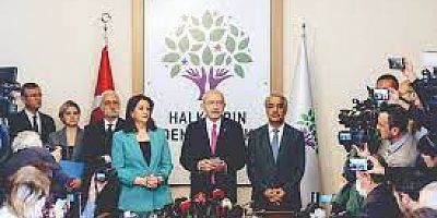 CHP'ye bir darbede HDP'den.. Yerel seçime kendi adaylarımızla gireceğiz