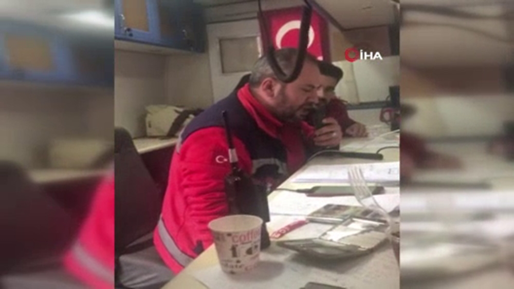 Çığ bölgesindeki ekiple telsiz görüşmeleri kamerada