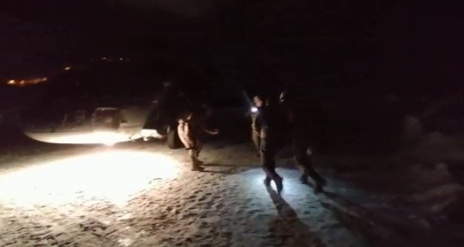 Çığ bölgesindeki hastalar askeri helikopterle sevk ediliyor