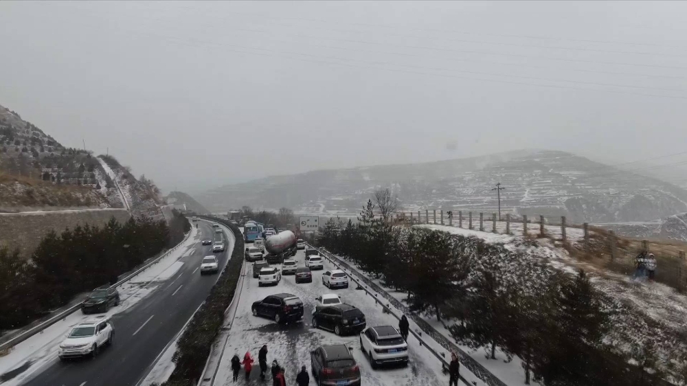 Çin’de kar zincirleme kazaya neden oldu