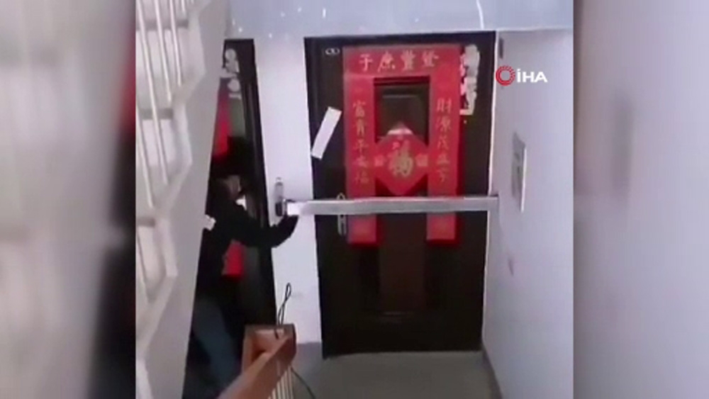 Çin’de korona virüs nedeniyle evlerin mühürlendiği iddiası