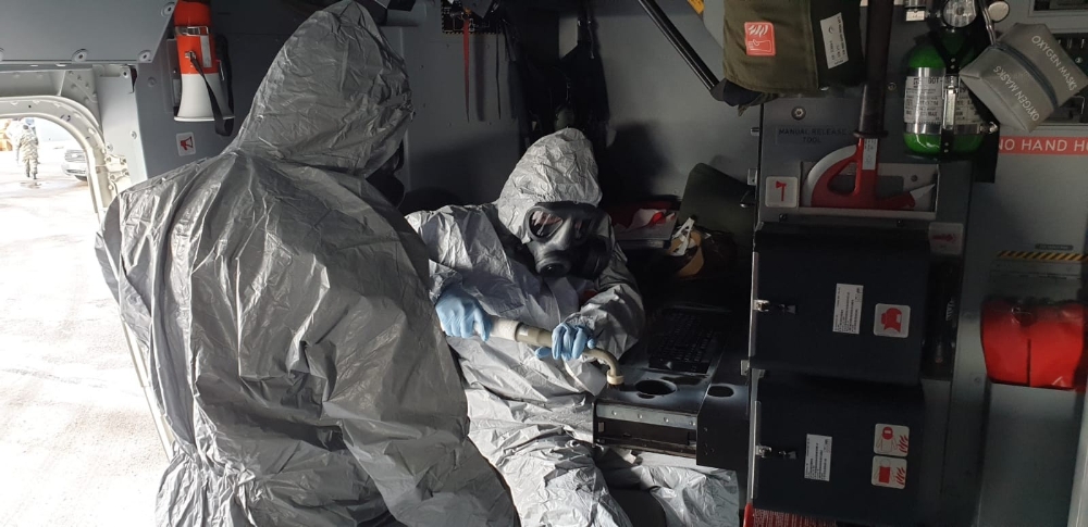 Çin’den gelen uçak uzmanlar tarafından arıtmaya tabi tutuldu