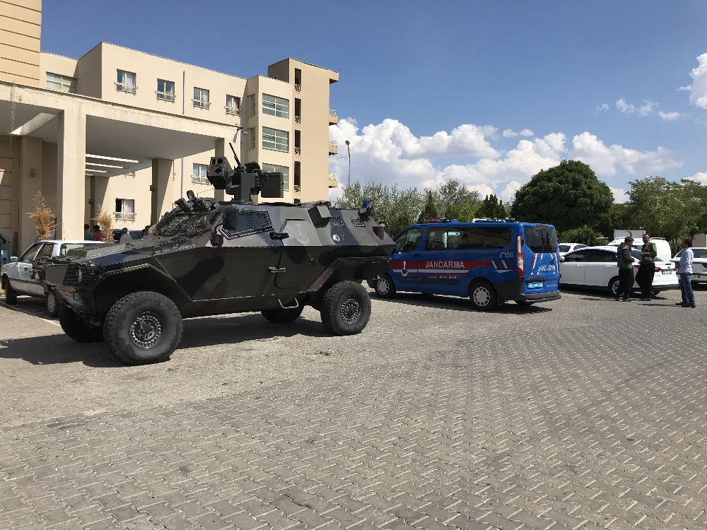 Cinnet getiren şahıs eşiyle kayınpederini öldürdü