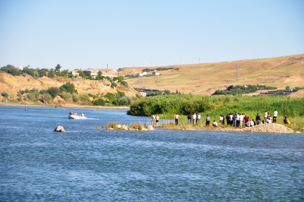 Cizre’de Dicle Nehrine giren 2 kardeşten biri öldü, diğeri kayboldu
