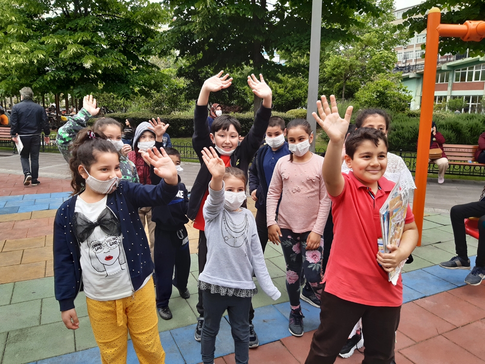 Çocuklar sokağa çıktı, parklarda doyasıya eğlendi