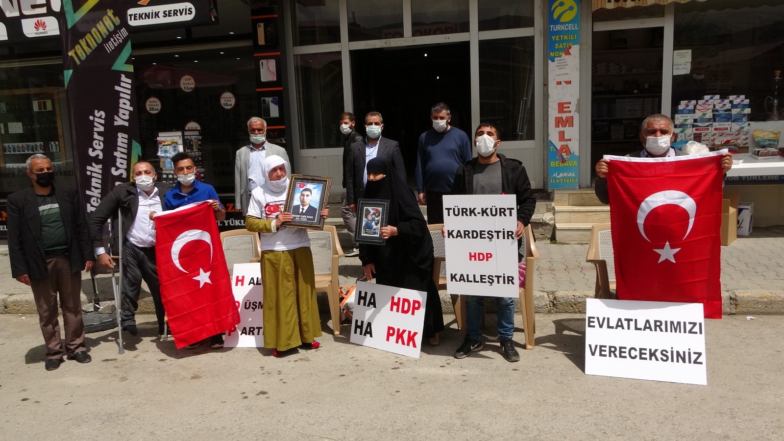 Çocukları dağa kaçırılan gözü yaşlı annelerin eylemi sürüyor