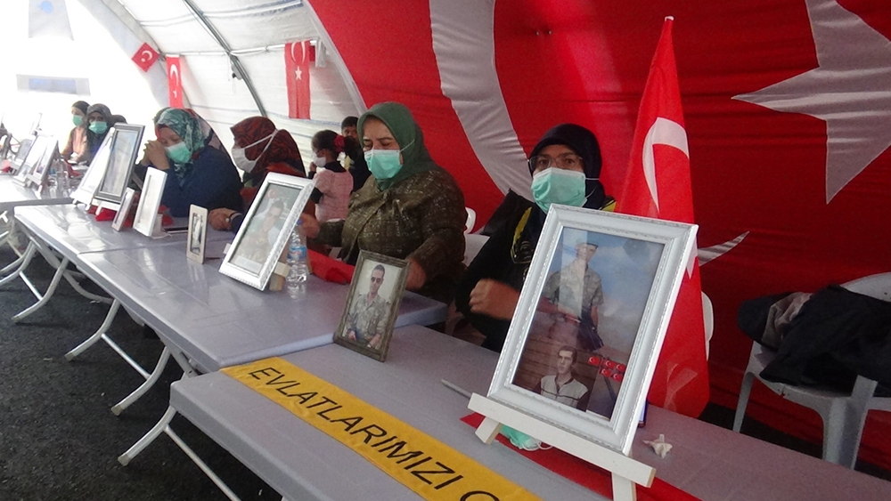 Çocukları için HDP önünde direnen ailelerin hikayesi yürekleri dağlıyor