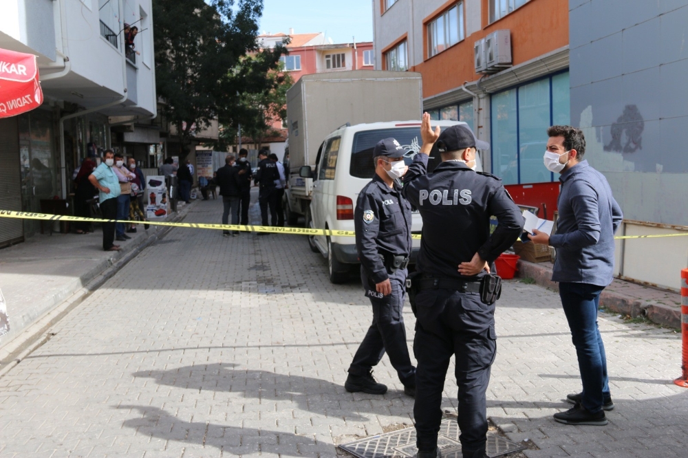 Çocuklarını almaya gelen karısına icra mahkemesi önünde kurşun yağdırdı