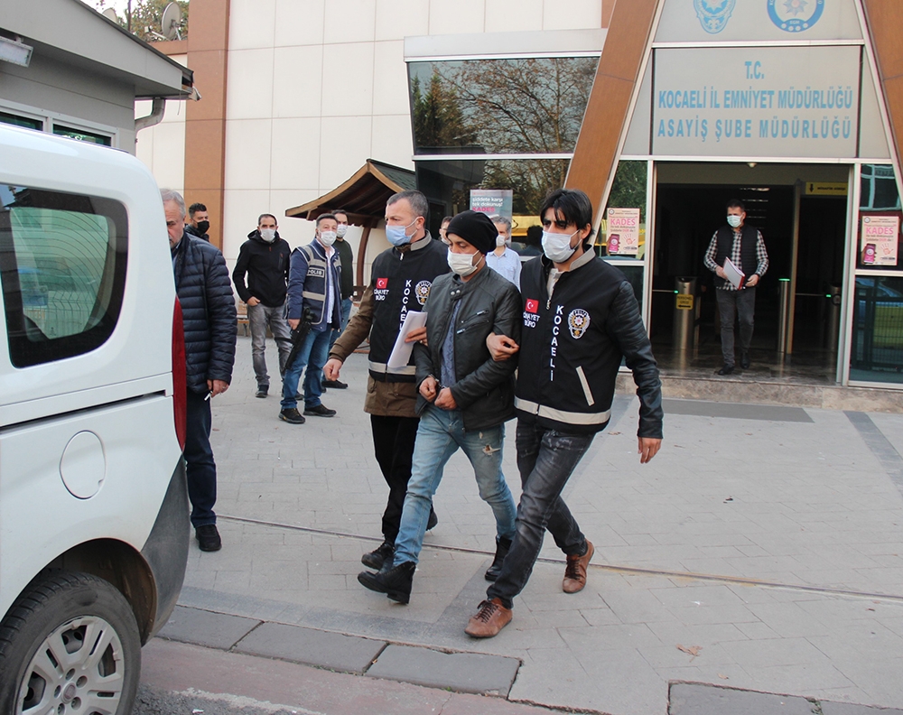 Çocuklarının gözü önünde eski eşini öldüren zanlı adliyeye sevk edildi