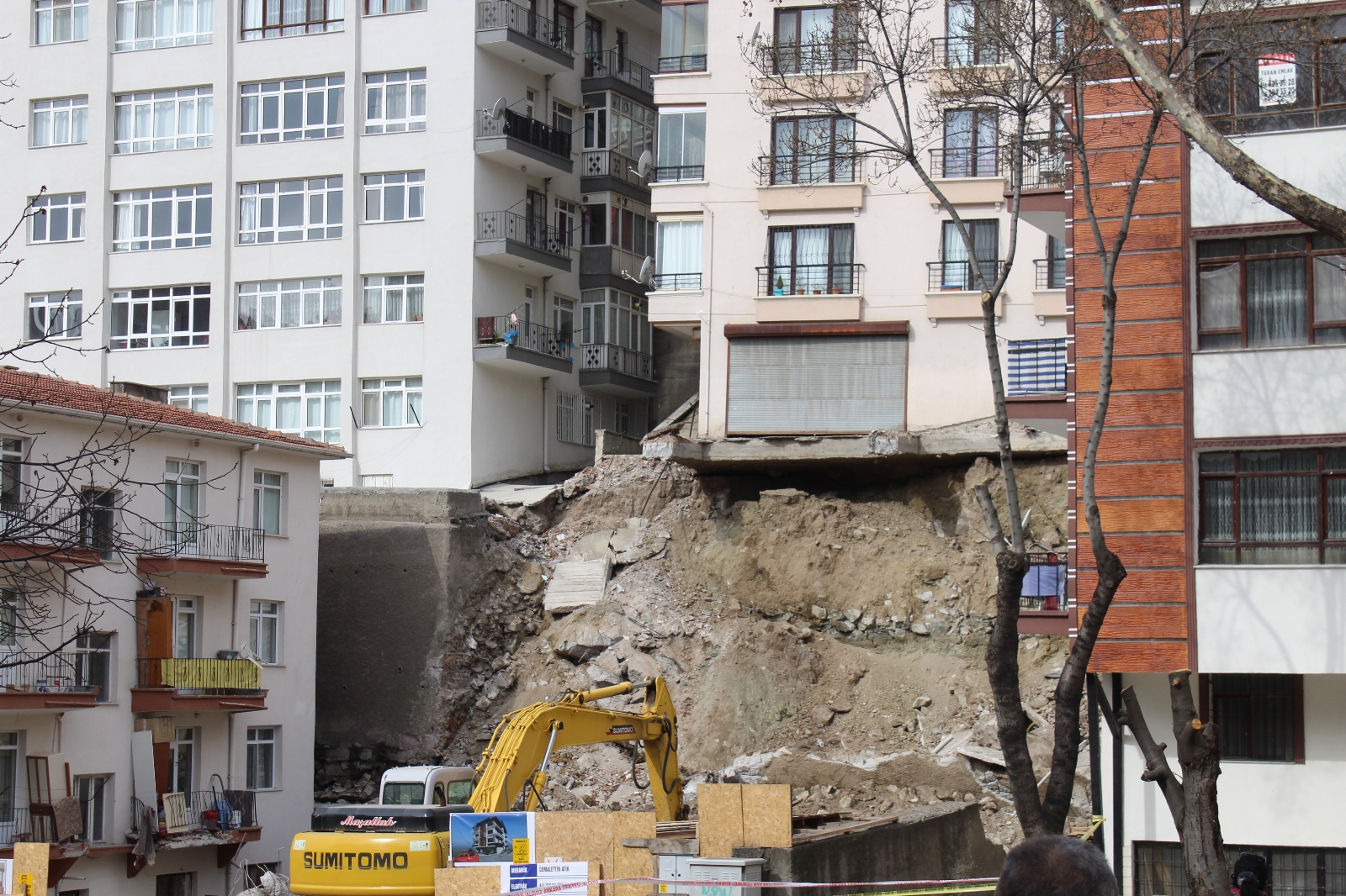 Çöken istinat duvarına ilişkin gözaltına alınan 3 kişi adli kontrol şartıyla serbest bırakıldı
