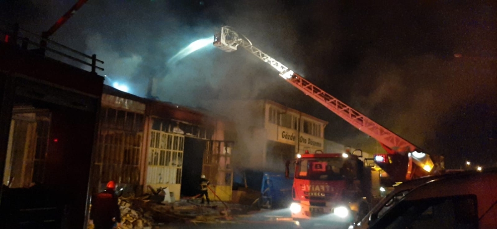 Çorum’da marangoz atölyesi alev alev yandı