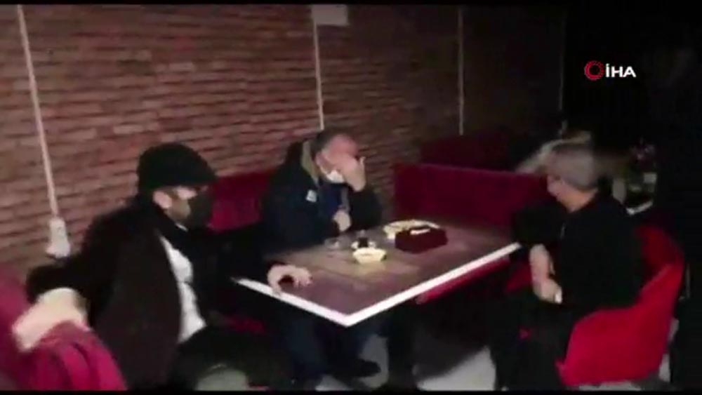 Covid-19 baskını düzenlenen müzikholden sahte “başkomiser” çıktı