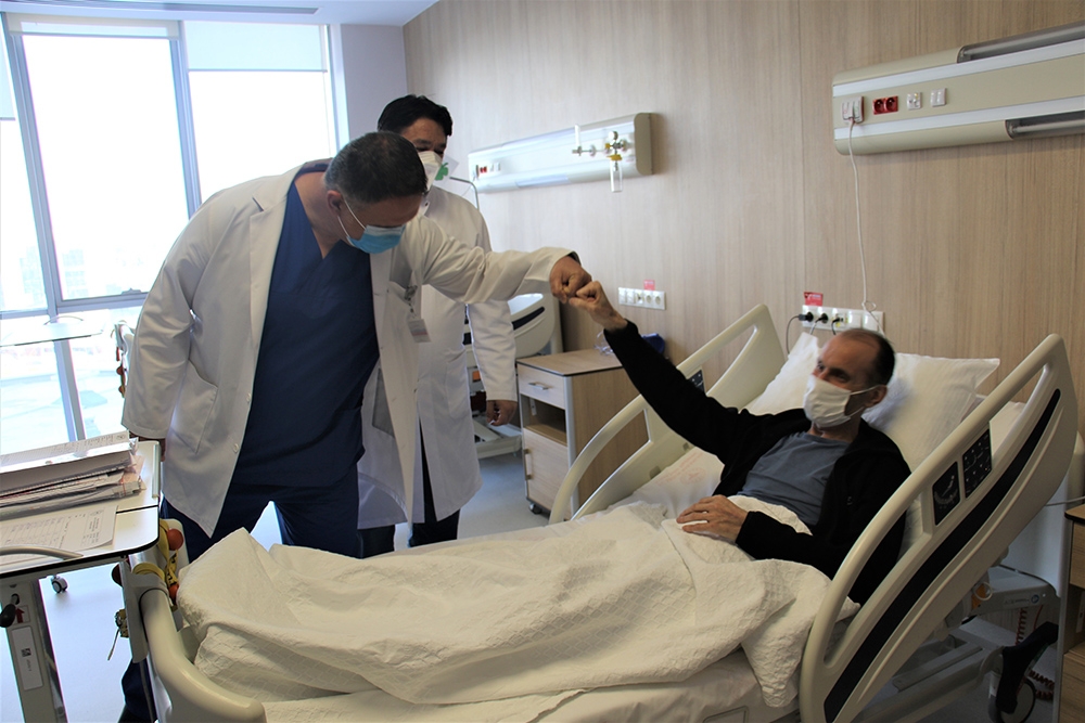 Covid-19 yüzünden kalbine pıhtı attı, ölümden döndü