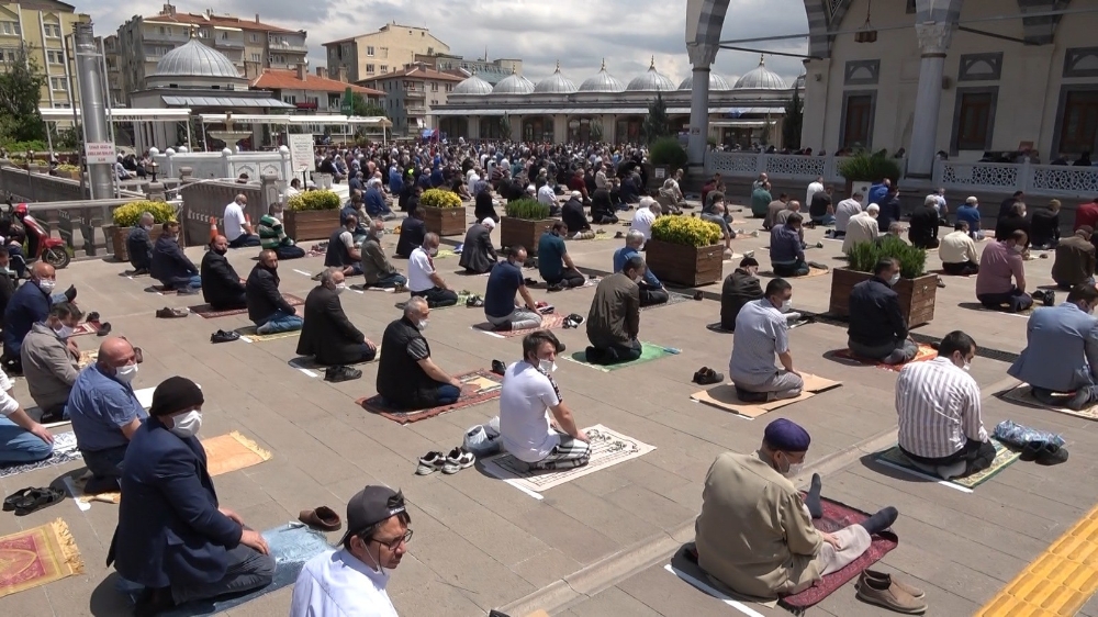 Cuma hutbesinde din istismarı konusu işlenecek