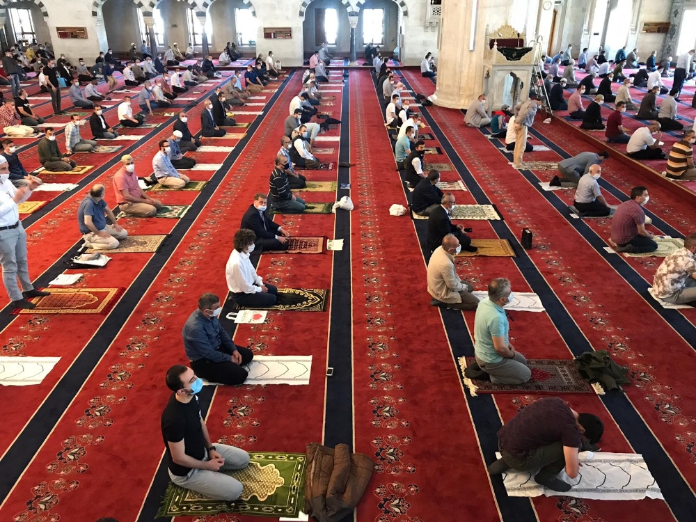 Cuma namazı ikinci kez korona virüs önlemli kılındı