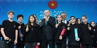 Cumhurbaşkanı Erdoğan, 2022-2023 Eğitim Öğretim Yılı Açılış Programı'nda ders zilini çaldı!