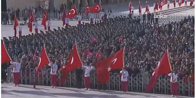 Cumhurbaşkanı Erdoğan'a Anıtkabir'de yoğun sevgi gösterisi