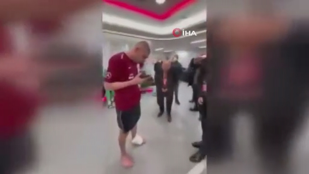 Cumhurbaşkanı Erdoğan, A Milli Futbol Takımını kutladı